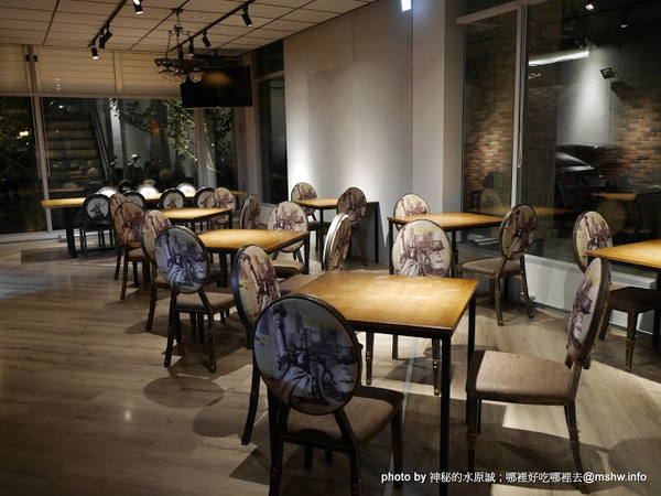 ARENA 遊戲主題餐廳:【食記】台中ARENA遊戲主題餐廳-華人德州樸克俱樂部台中辦事處 Chinese texas hold'em poker club@西區萬壽棒球場&文心森林公園 : 德州樸克,從來都不是一個人的遊戲