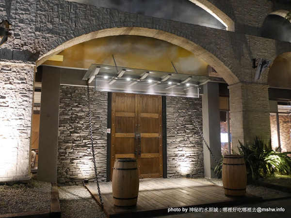 ARENA 遊戲主題餐廳:【食記】台中ARENA遊戲主題餐廳-華人德州樸克俱樂部台中辦事處 Chinese texas hold'em poker club@西區萬壽棒球場&文心森林公園 : 德州樸克,從來都不是一個人的遊戲