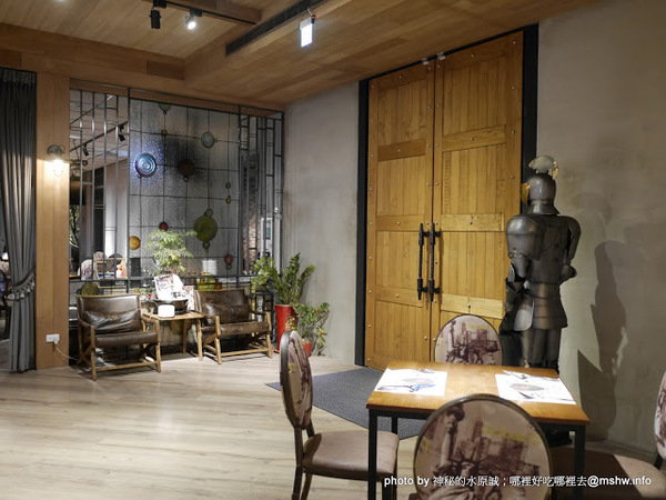 ARENA 遊戲主題餐廳:【食記】台中ARENA遊戲主題餐廳-華人德州樸克俱樂部台中辦事處 Chinese texas hold'em poker club@西區萬壽棒球場&文心森林公園 : 德州樸克,從來都不是一個人的遊戲