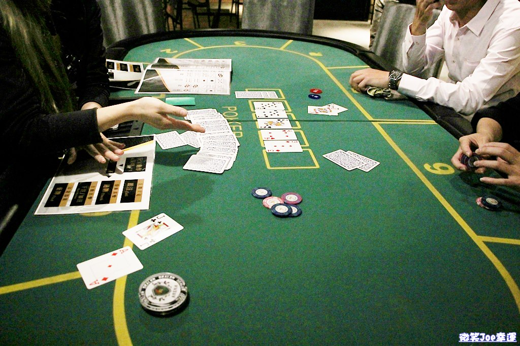 西區|台中餐酒館,ARENA遊戲主題餐廳,結合德州撲克與美食,想吃又想玩來這兒就對啦! - 微笑Joe幸運