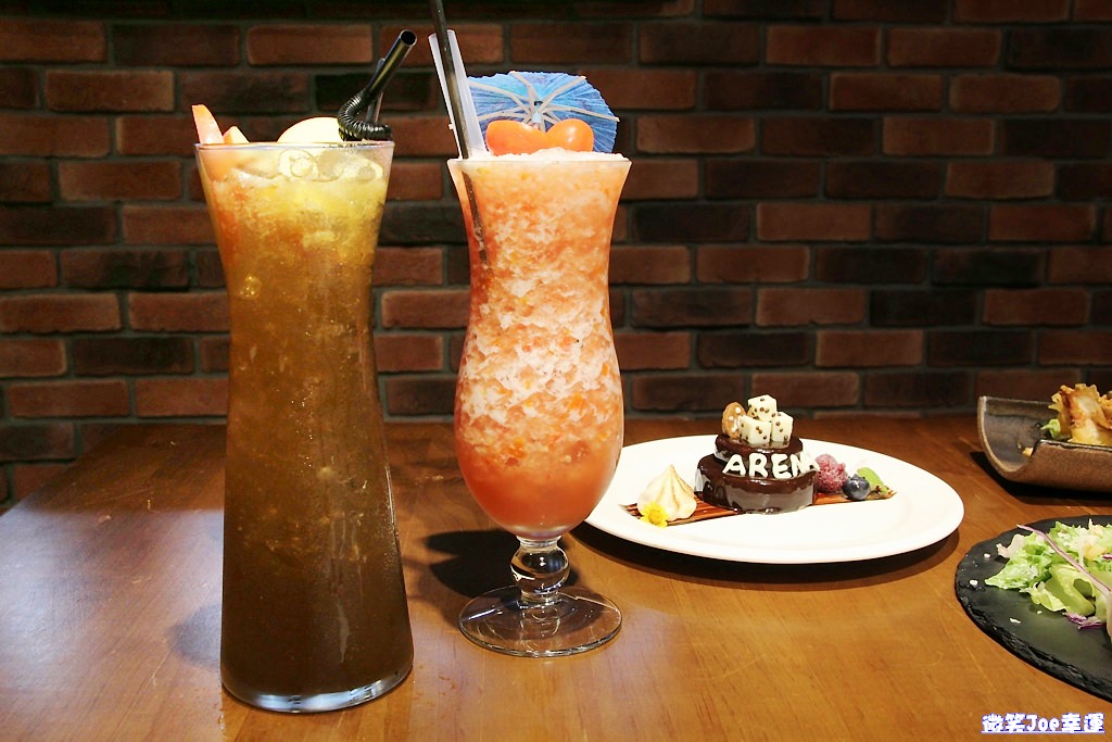 西區|台中餐酒館，ARENA遊戲主題餐廳，結合德州撲克與美食，想吃又想玩來這兒就對啦! - 微笑Joe幸運