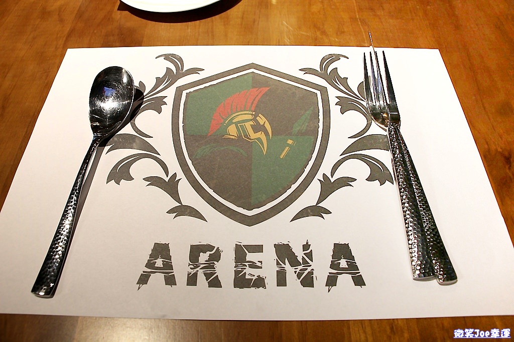 西區|台中餐酒館，ARENA遊戲主題餐廳，結合德州撲克與美食，想吃又想玩來這兒就對啦! - 微笑Joe幸運