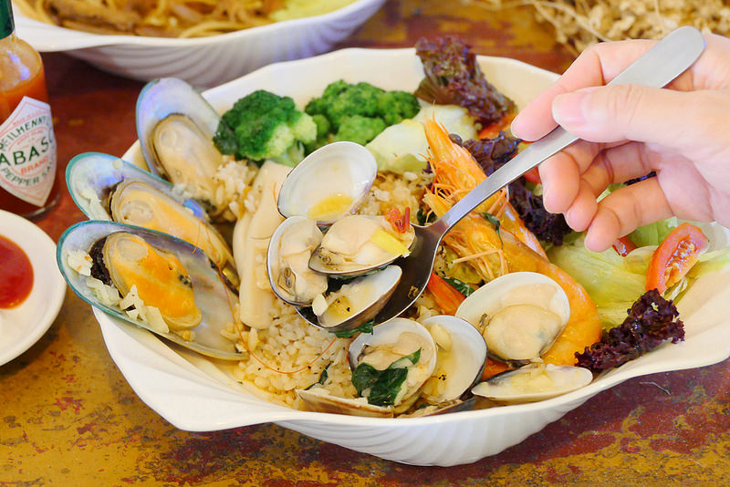 筆加索創意料理:港味義式料理 還有會發光的氣泡飲料好拍又好喝!想吃早午餐 義大利麵 燉飯跟焗烤通通有!