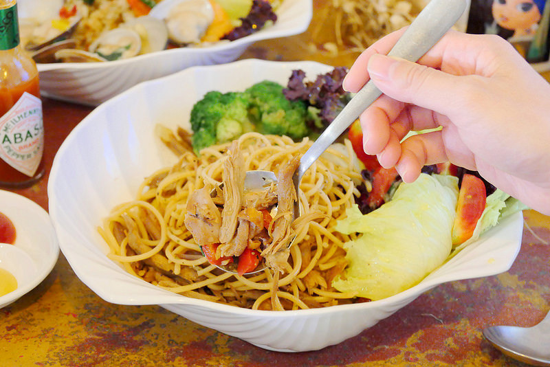 筆加索創意料理:港味義式料理 還有會發光的氣泡飲料好拍又好喝!想吃早午餐 義大利麵 燉飯跟焗烤通通有!