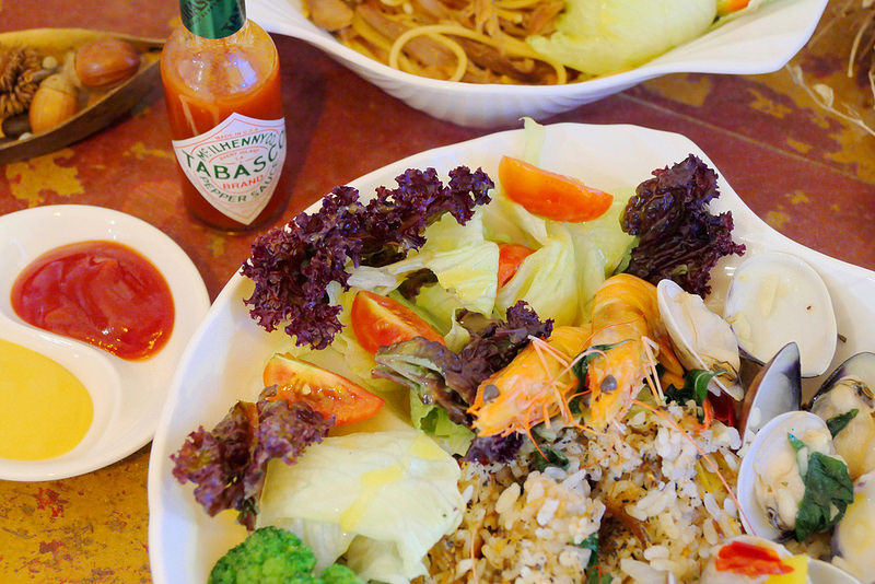 筆加索創意料理:港味義式料理 還有會發光的氣泡飲料好拍又好喝!想吃早午餐 義大利麵 燉飯跟焗烤通通有!