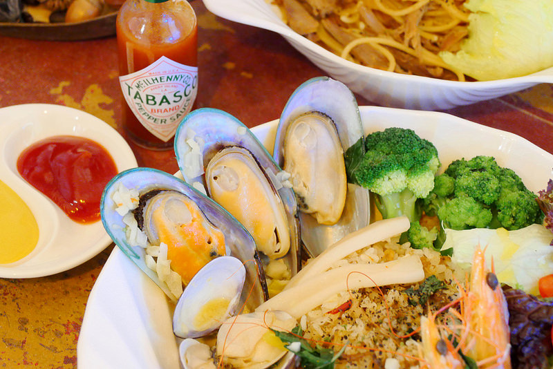 筆加索創意料理:港味義式料理 還有會發光的氣泡飲料好拍又好喝!想吃早午餐 義大利麵 燉飯跟焗烤通通有!