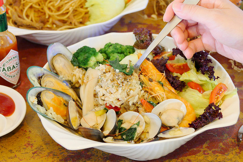 筆加索創意料理:港味義式料理 還有會發光的氣泡飲料好拍又好喝!想吃早午餐 義大利麵 燉飯跟焗烤通通有!