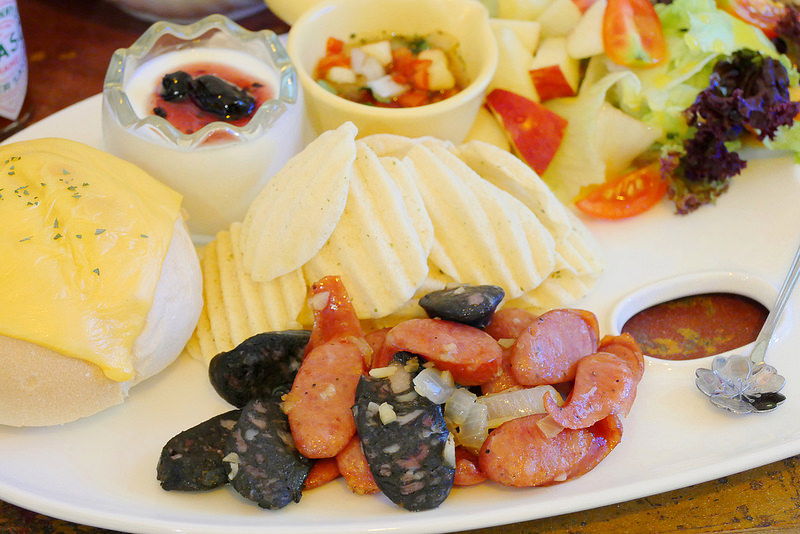 筆加索創意料理:港味義式料理 還有會發光的氣泡飲料好拍又好喝!想吃早午餐 義大利麵 燉飯跟焗烤通通有!