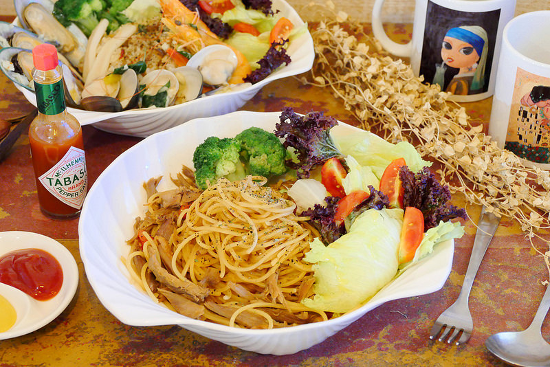 筆加索創意料理:港味義式料理 還有會發光的氣泡飲料好拍又好喝!想吃早午餐 義大利麵 燉飯跟焗烤通通有!