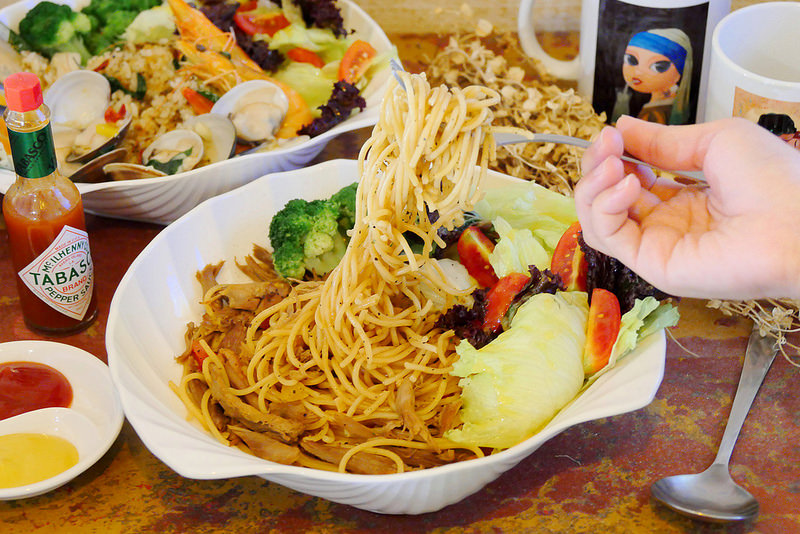 筆加索創意料理:港味義式料理 還有會發光的氣泡飲料好拍又好喝!想吃早午餐 義大利麵 燉飯跟焗烤通通有!