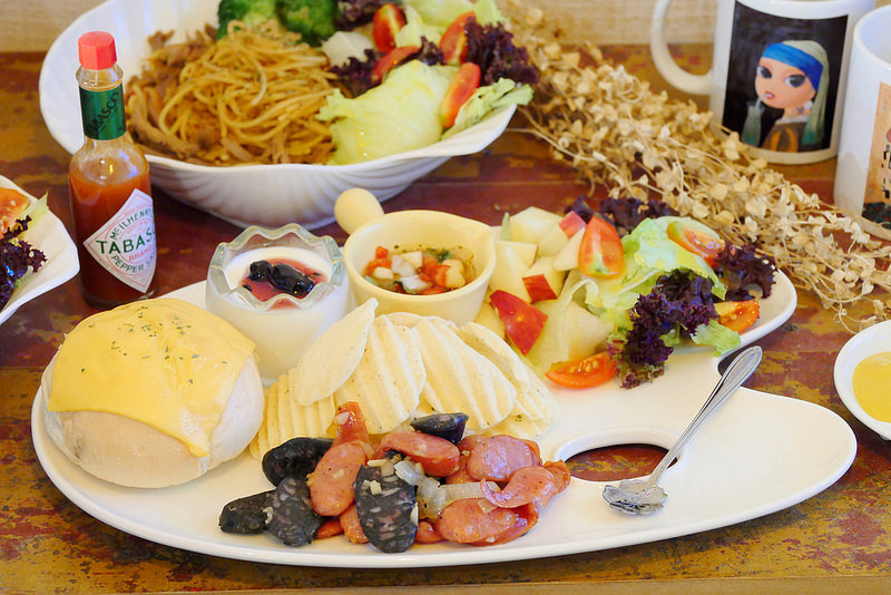 筆加索創意料理:港味義式料理 還有會發光的氣泡飲料好拍又好喝!想吃早午餐 義大利麵 燉飯跟焗烤通通有!