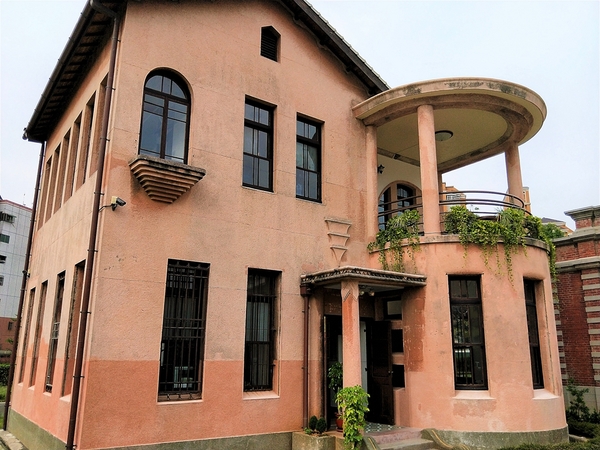 一德洋樓：【台中市景點】一德洋樓~結合愛情和巴洛克式的歷史建築 禧院喜餅客制化 品味洋樓甜點