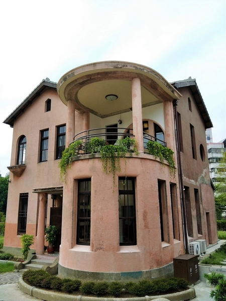 一德洋樓：【台中市景點】一德洋樓~結合愛情和巴洛克式的歷史建築 禧院喜餅客制化 品味洋樓甜點