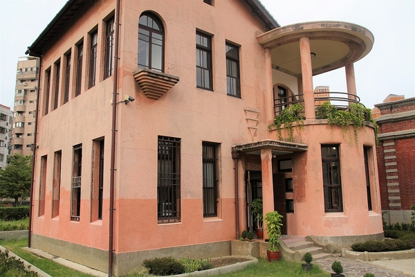 一德洋樓：【台中市景點】一德洋樓~結合愛情和巴洛克式的歷史建築 禧院喜餅客制化 品味洋樓甜點