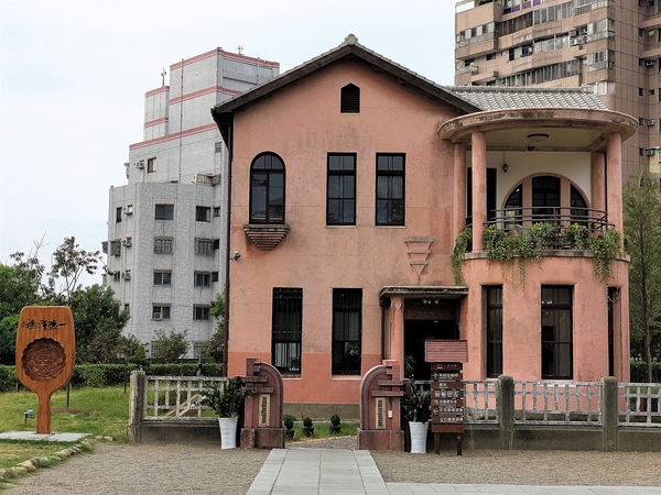 一德洋樓：【台中市景點】一德洋樓~結合愛情和巴洛克式的歷史建築 禧院喜餅客制化 品味洋樓甜點