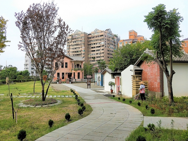 一德洋樓：【台中市景點】一德洋樓~結合愛情和巴洛克式的歷史建築 禧院喜餅客制化 品味洋樓甜點