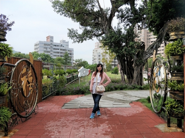 一德洋樓：【台中市景點】一德洋樓~結合愛情和巴洛克式的歷史建築 禧院喜餅客制化 品味洋樓甜點