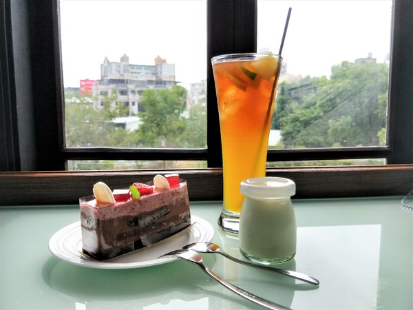 一德洋樓：【台中市景點】一德洋樓~結合愛情和巴洛克式的歷史建築 禧院喜餅客制化 品味洋樓甜點