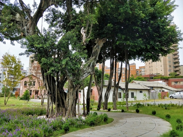 一德洋樓：【台中市景點】一德洋樓~結合愛情和巴洛克式的歷史建築 禧院喜餅客制化 品味洋樓甜點