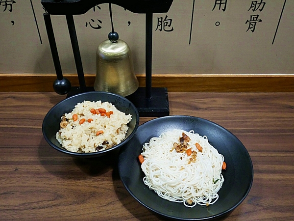 唐太盅:唐太盅-台中勤美附近養生燉品 一人一盅剛剛好 誰說夏天不能進補 吃好吃滿最健康 還有冰涼甜品收尾好享受