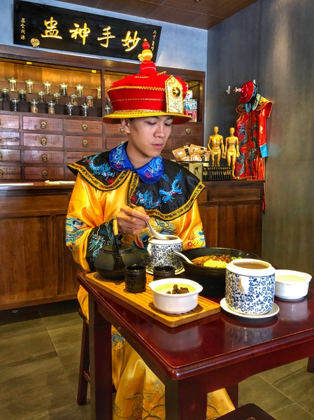 唐太盅:唐太盅養生燉品甜湯-公益創始店(邀約):帝王食補/妙手神品,古樸風格+養生餐點(打卡均享優惠價(๑•̀ㅂ•́)و✧ 還能穿古裝體驗宮廷生活XD