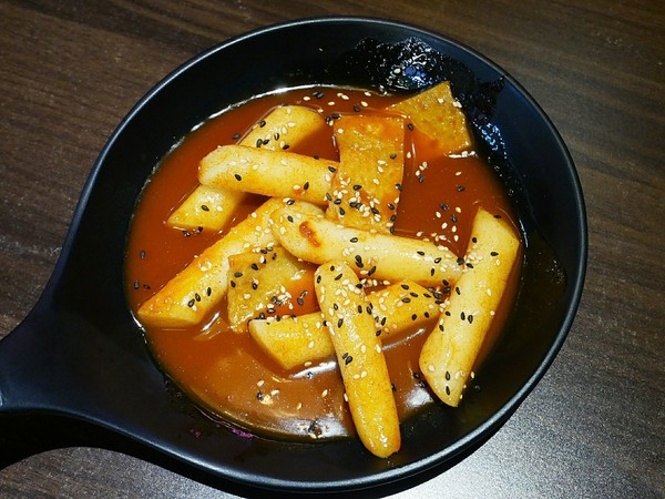 釜山崔炸雞 요요치킨(漢口店): 釜山崔炸雞요요치킨-台中漢口路上韓式炸雞 超適合下班之後三五好友聚餐 韓式炸雞配啤酒 瞬間化身千頌伊