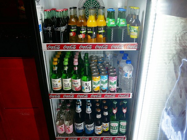 釜山崔炸雞 요요치킨(漢口店): 釜山崔炸雞요요치킨-台中漢口路上韓式炸雞 超適合下班之後三五好友聚餐 韓式炸雞配啤酒 瞬間化身千頌伊