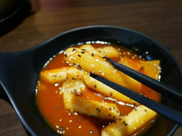 釜山崔炸雞 요요치킨(漢口店): 釜山崔炸雞요요치킨-台中漢口路上韓式炸雞 超適合下班之後三五好友聚餐 韓式炸雞配啤酒 瞬間化身千頌伊