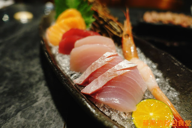 [食記] 新竹東區 - 錵鑶日本料理 新竹旗艦店 鮮嫩無筋生魚片 干貝漢堡 生蠔 有青又多汁 握壽司套餐吃巧又吃飽 新竹美食