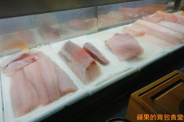 [食記] 新竹東區 - 錵鑶日本料理 新竹旗艦店 鮮嫩無筋生魚片 干貝漢堡 生蠔 有青又多汁 握壽司套餐吃巧又吃飽 新竹美食