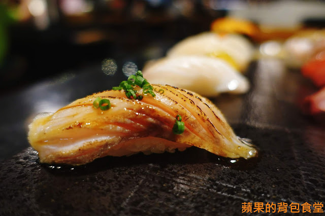 [食記] 新竹東區 - 錵鑶日本料理 新竹旗艦店 鮮嫩無筋生魚片 干貝漢堡 生蠔 有青又多汁 握壽司套餐吃巧又吃飽 新竹美食