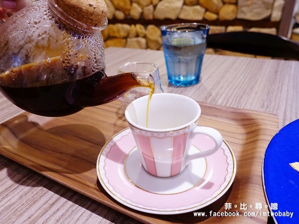 11號咖啡：【萬華美食】11號精品咖啡 嚴選高品質的咖啡  世界級的藝妓咖啡讓您喝到最原始的自然純粹 值得您來細細品嚐！