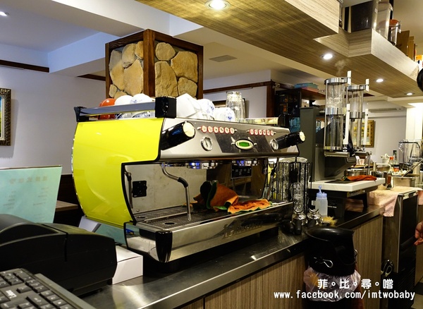 11號咖啡：【萬華美食】11號精品咖啡 嚴選高品質的咖啡  世界級的藝妓咖啡讓您喝到最原始的自然純粹 值得您來細細品嚐！