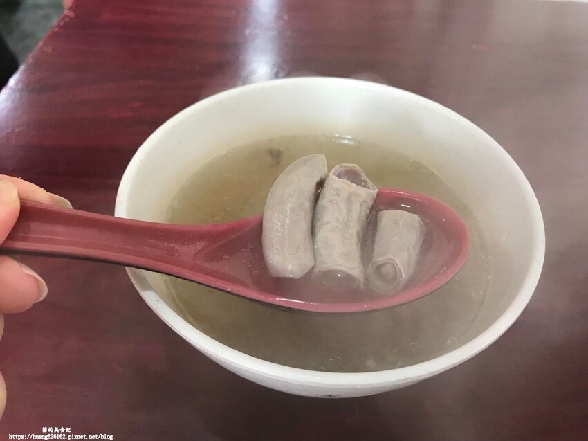 【新北三重區】三重美食『三重老牌-油飯四神湯-(大姊店)』油飯吃起來Q彈,四神湯喝起來帶著中藥香氣,是許多