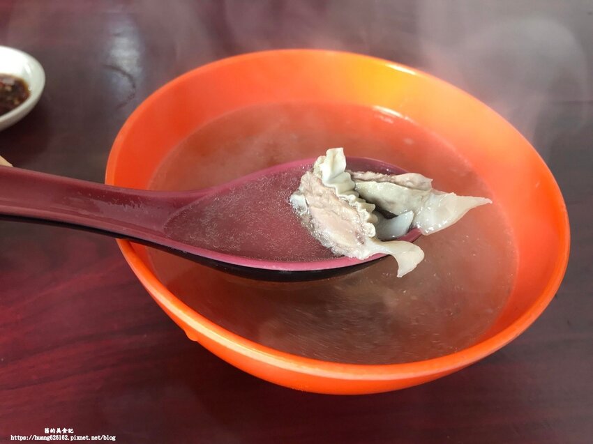 【新北三重區】三重美食『三重老牌-油飯四神湯-(大姊店)』油飯吃起來Q彈,四神湯喝起來帶著中藥香氣,是許多