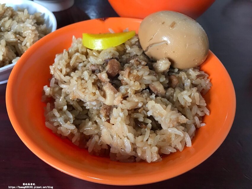 【新北三重區】三重美食『三重老牌-油飯四神湯-(大姊店)』油飯吃起來Q彈,四神湯喝起來帶著中藥香氣,是許多