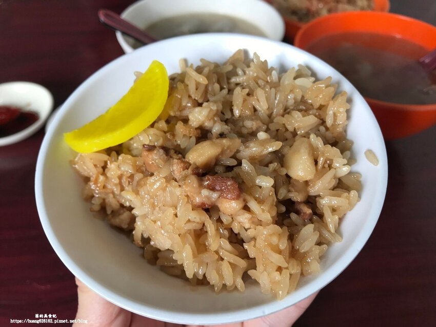【新北三重區】三重美食『三重老牌-油飯四神湯-(大姊店)』油飯吃起來Q彈,四神湯喝起來帶著中藥香氣,是許多