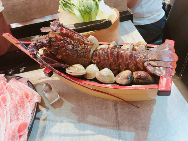 永和火鍋推<上官木桶鍋 永和旗艦店-頂級海鮮 麻辣鴛鴦 (推薦人氣中和涮涮火鍋) > 好吃又大份量的火鍋來啦 ~ ~ ~2018.06.08