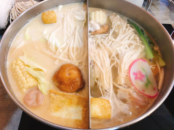 永和火鍋推<上官木桶鍋 永和旗艦店-頂級海鮮 麻辣鴛鴦 (推薦人氣中和涮涮火鍋) > 好吃又大份量的火鍋來啦 ~ ~ ~2018.06.08