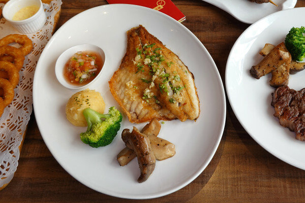 物超所值的信義區餐廳-六張犁站亨利客原味炭烤牛排，亨利客頂級牛排就愛大口吃88折、壽星生日優惠