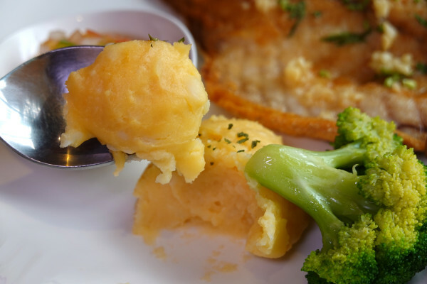 物超所值的信義區餐廳-六張犁站亨利客原味炭烤牛排，亨利客頂級牛排就愛大口吃88折、壽星生日優惠