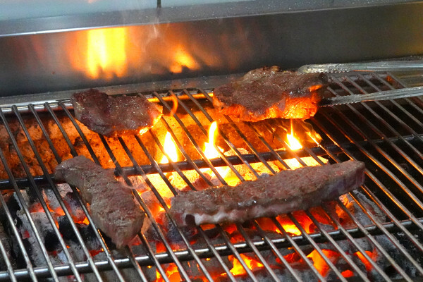 物超所值的信義區餐廳-六張犁站亨利客原味炭烤牛排，亨利客頂級牛排就愛大口吃88折、壽星生日優惠