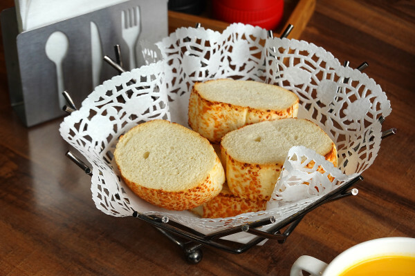 物超所值的信義區餐廳-六張犁站亨利客原味炭烤牛排，亨利客頂級牛排就愛大口吃88折、壽星生日優惠