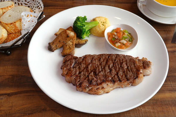 物超所值的信義區餐廳-六張犁站亨利客原味炭烤牛排，亨利客頂級牛排就愛大口吃88折、壽星生日優惠