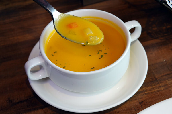 物超所值的信義區餐廳-六張犁站亨利客原味炭烤牛排，亨利客頂級牛排就愛大口吃88折、壽星生日優惠