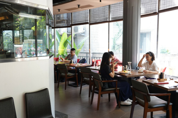 物超所值的信義區餐廳-六張犁站亨利客原味炭烤牛排，亨利客頂級牛排就愛大口吃88折、壽星生日優惠