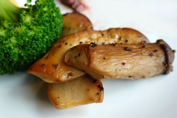 物超所值的信義區餐廳-六張犁站亨利客原味炭烤牛排，亨利客頂級牛排就愛大口吃88折、壽星生日優惠