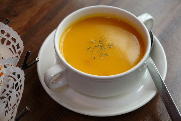 物超所值的信義區餐廳-六張犁站亨利客原味炭烤牛排，亨利客頂級牛排就愛大口吃88折、壽星生日優惠