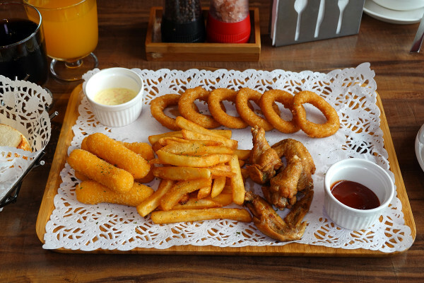 物超所值的信義區餐廳-六張犁站亨利客原味炭烤牛排，亨利客頂級牛排就愛大口吃88折、壽星生日優惠