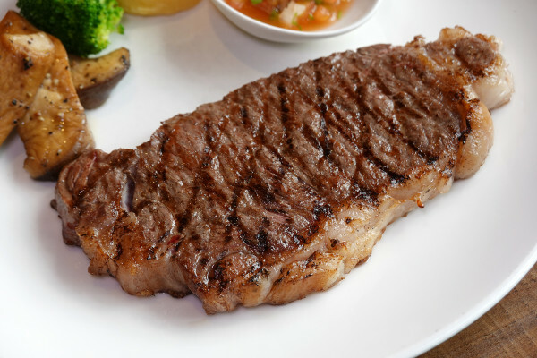 物超所值的信義區餐廳-六張犁站亨利客原味炭烤牛排，亨利客頂級牛排就愛大口吃88折、壽星生日優惠